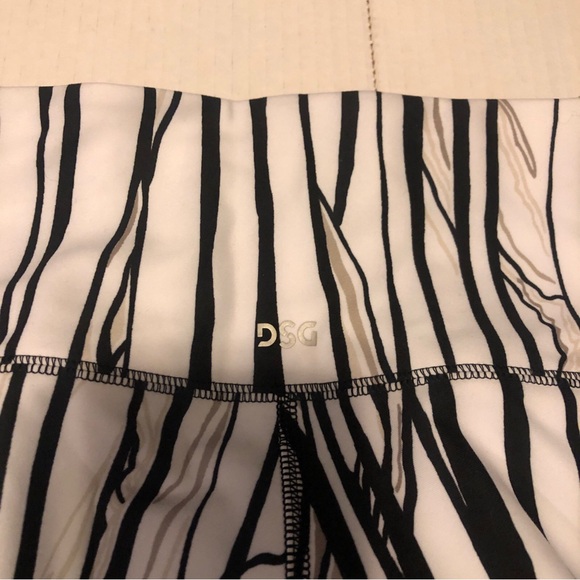 DSG Women's Size Medium Momentum High Rise Capris Legging Black And White - Picture 13 of 13